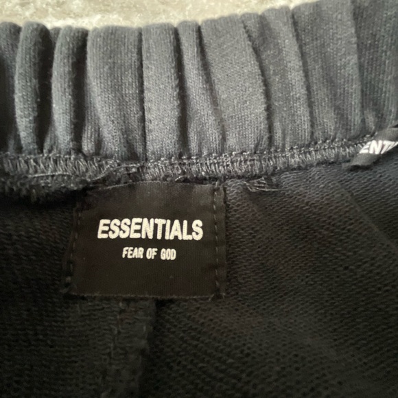 Essentials Fear Of God black sweatshorts size Medium (B1) - Picture 7 of 10